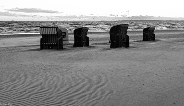 Sand Chair Aliens
